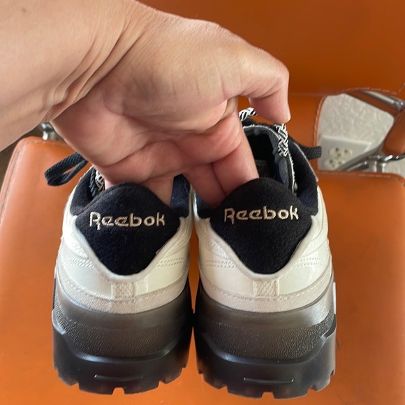 👟 - Picture 3 of 8